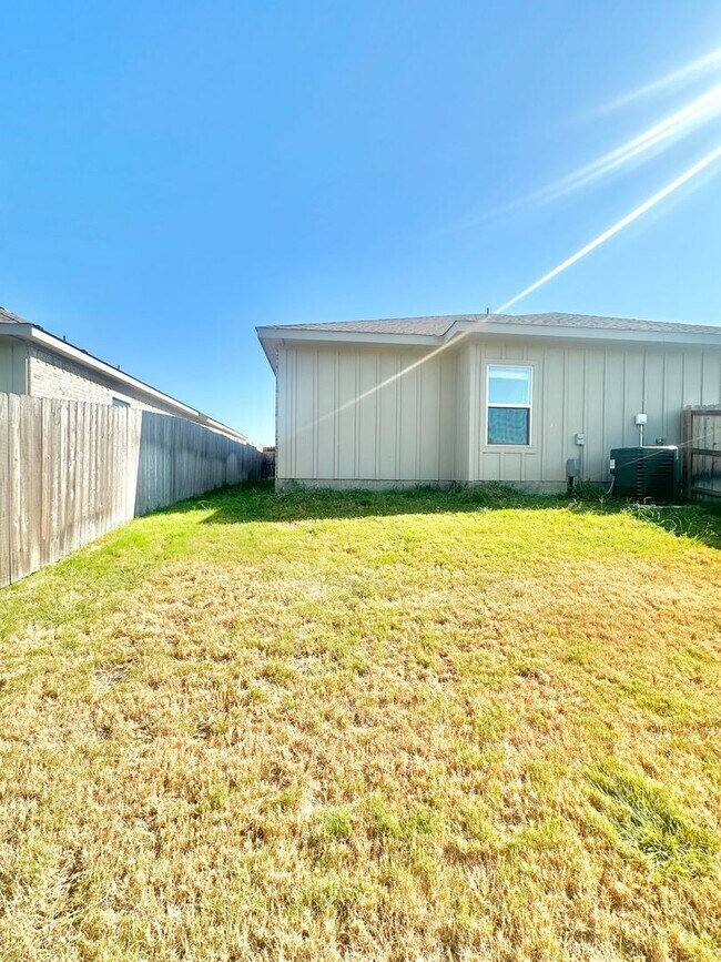 Building Photo - 3412 Abraham Dr