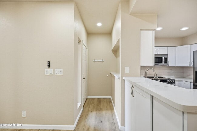 Building Photo - 9708 E Vía Linda