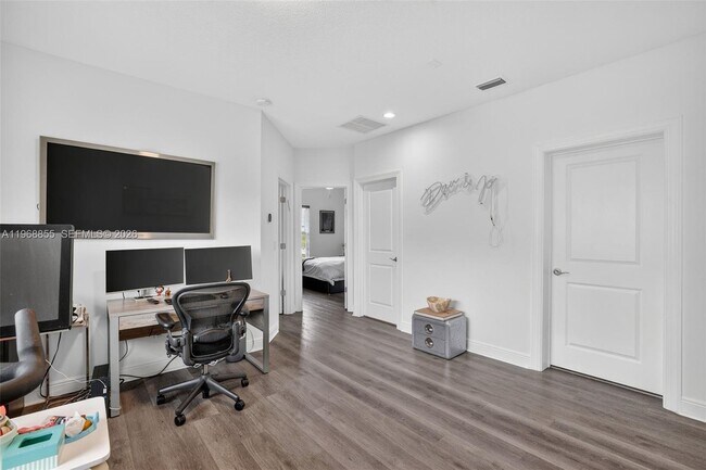 Building Photo - 543 Parsons Wy