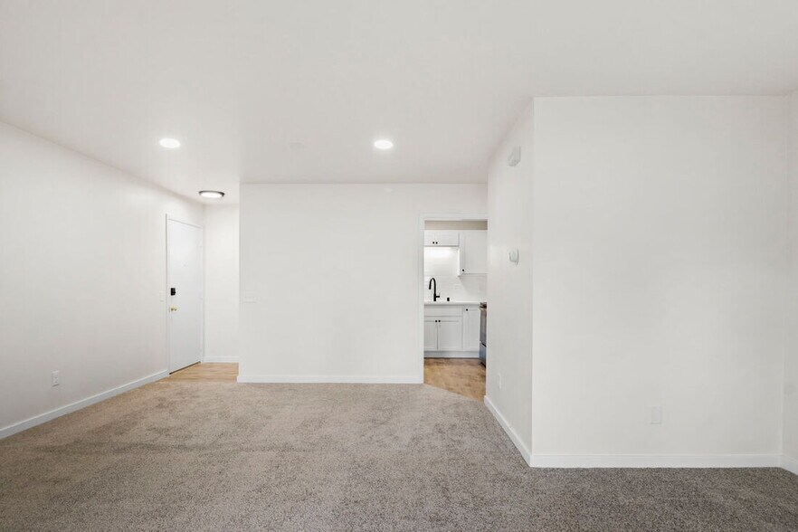 Building Photo - 4934 Whitcomb Dr