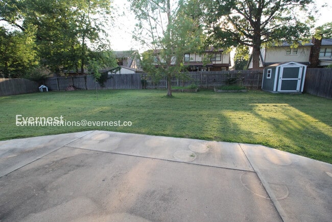 Building Photo - 1604 S Kalanchoe Ave W