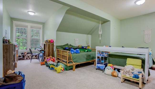 Building Photo - 4 bed/4bath, 5000sqft, adult home? Sober living? Barton Park!