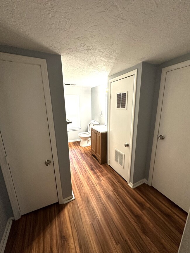 Building Photo - 8819 E Winner Rd