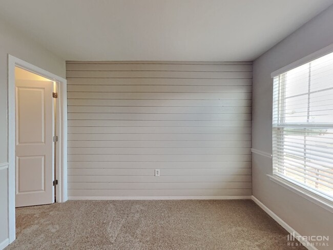 Building Photo - 2824 Tall Oaks Dr