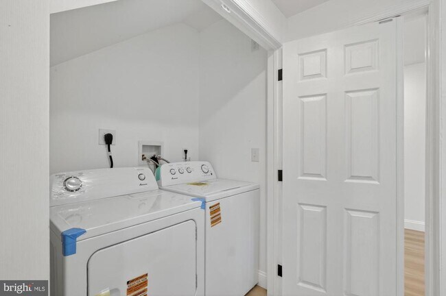 Building Photo - 712 N American St