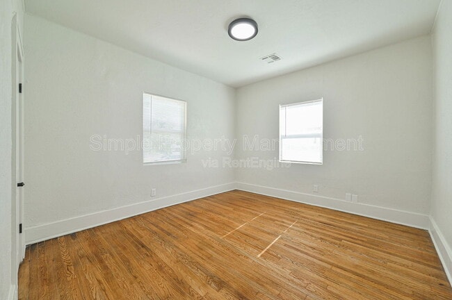 Building Photo - 1225 NE 17th St