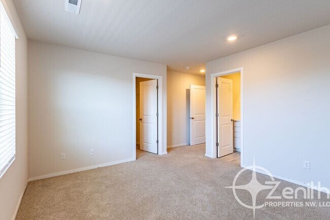 Building Photo - 1454 NW 20th Ave
