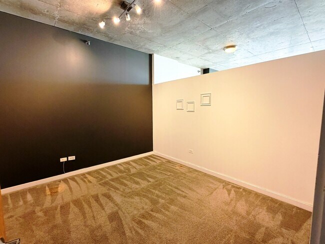 Building Photo - 1720 S Michigan Ave