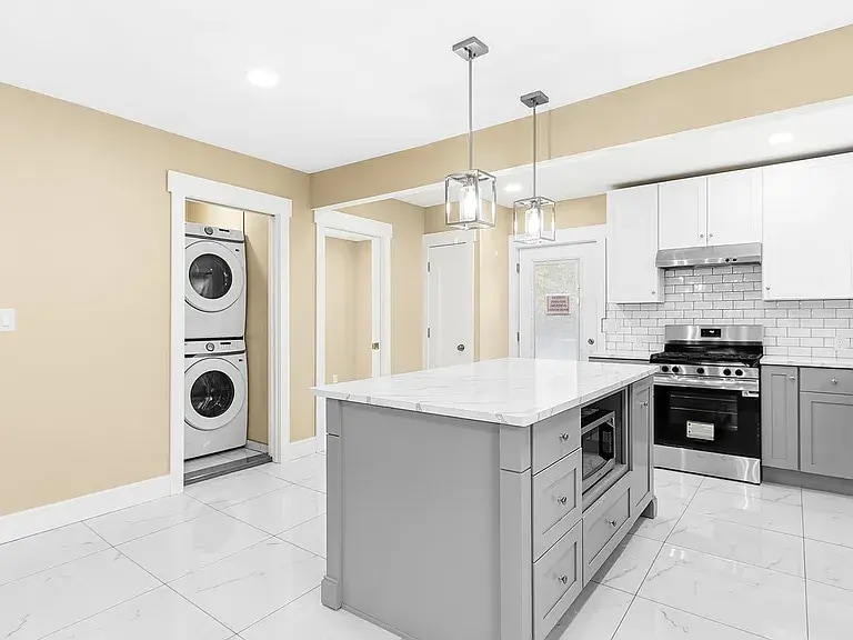 Building Photo - 36 Pascack Rd