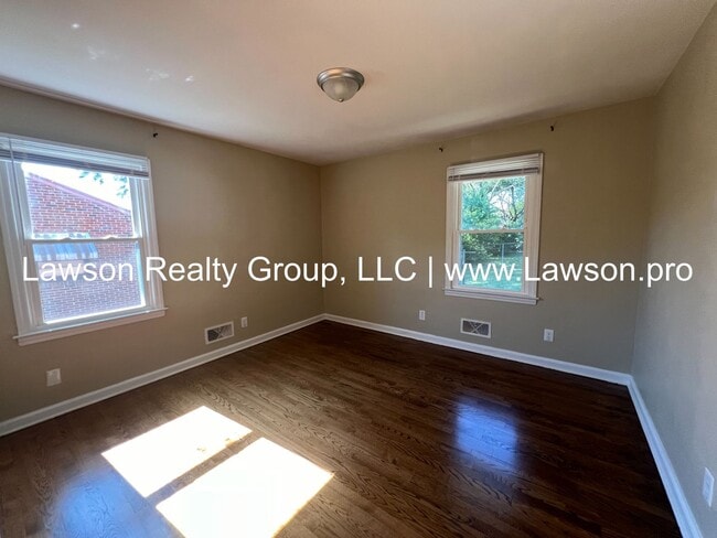 Building Photo - Three Bedroom Home - Convenient Location!