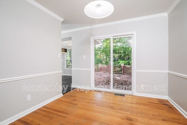 Building Photo - 916 Tanglewood Dr