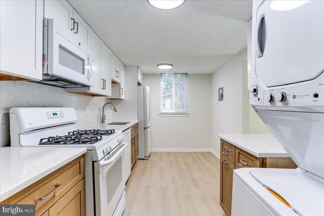 Building Photo - 11823 Breton Ct