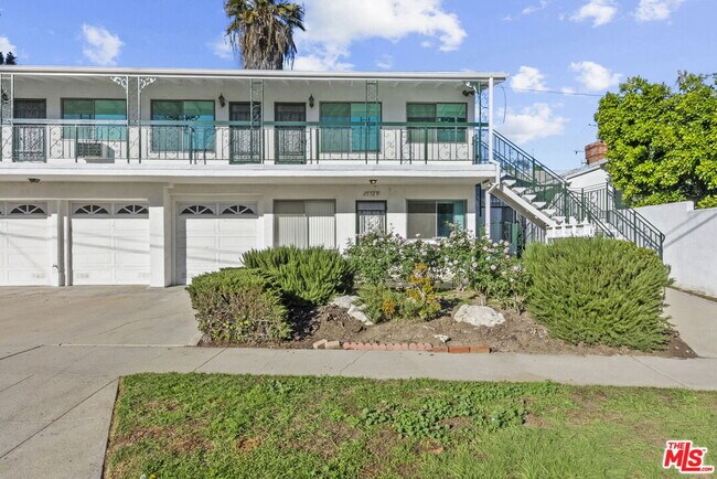 Primary Photo - 15529 Moorpark St