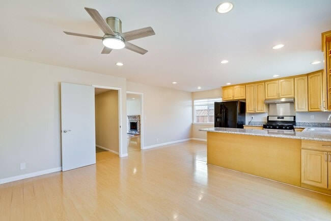 Building Photo - Spacious 1780 Sq Ft -  4b2b home in South San Jose