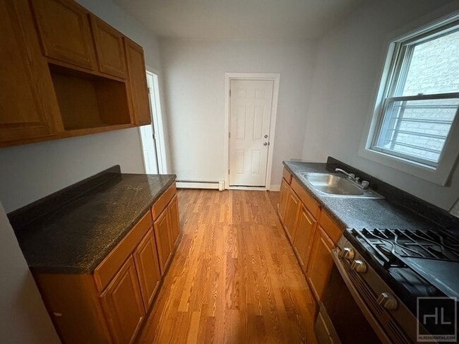 Building Photo - 939 Fteley Ave