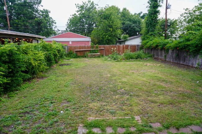 Building Photo - 3br / 2ba house in Woodlawn terrace, close...