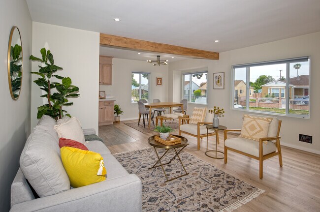 Building Photo - 11114 Ruthelen St