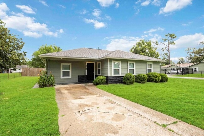 Building Photo - 6961 Peyton St