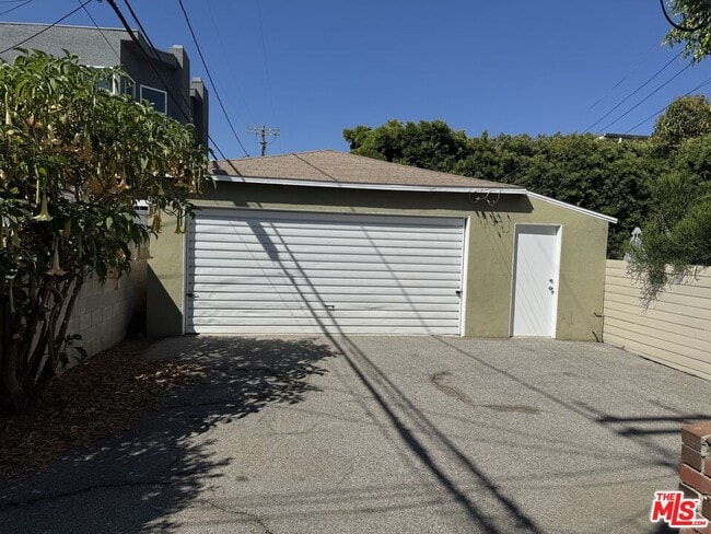 Building Photo - 4420-4420 Inglewood Blvd
