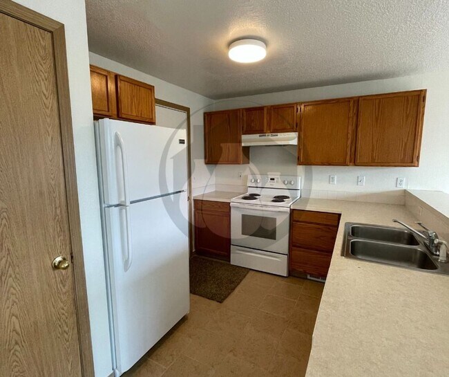 Building Photo - Charter Triplex #2022-1085