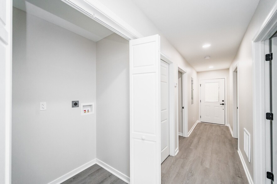 Building Photo - 1008 8th St