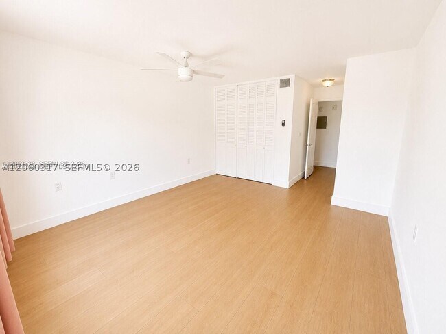 Building Photo - 1631 NE 114th St