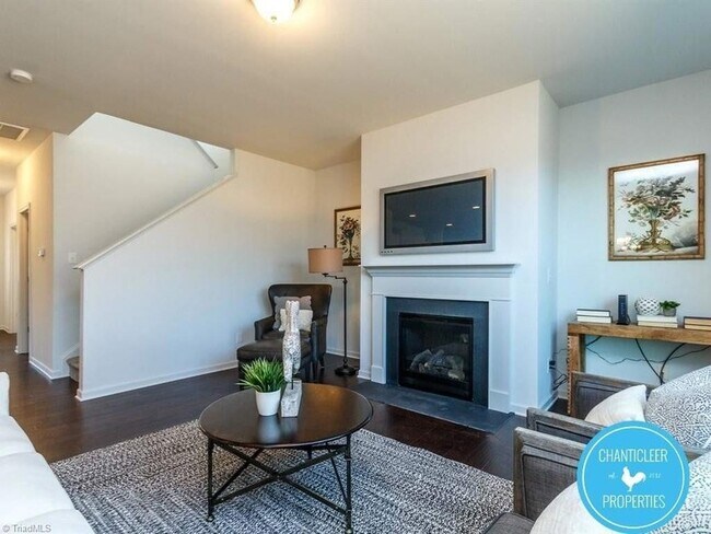 Building Photo - 1313 Achonechy Trl