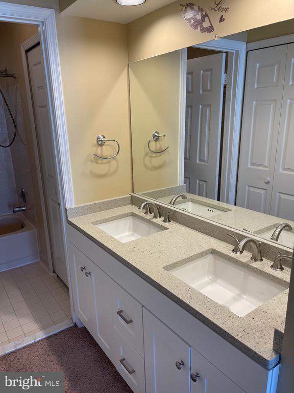 Building Photo - 4221 Devonwood Way