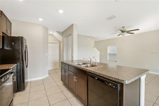 Building Photo - 7028 Samuel Ivy Dr