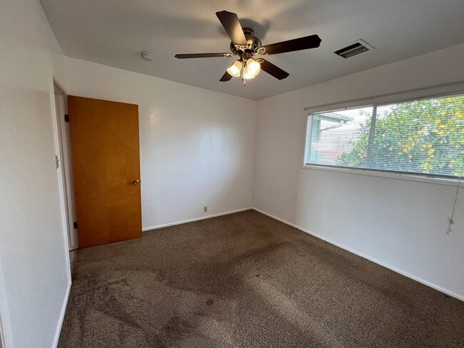 Building Photo - Reedley Country Home For rent