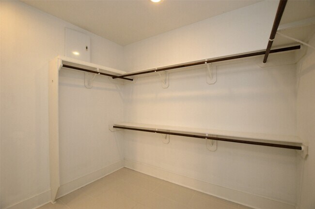 Building Photo - 1538 W 23rd St