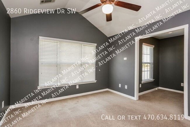 Building Photo - 2860 Ridgeview Dr