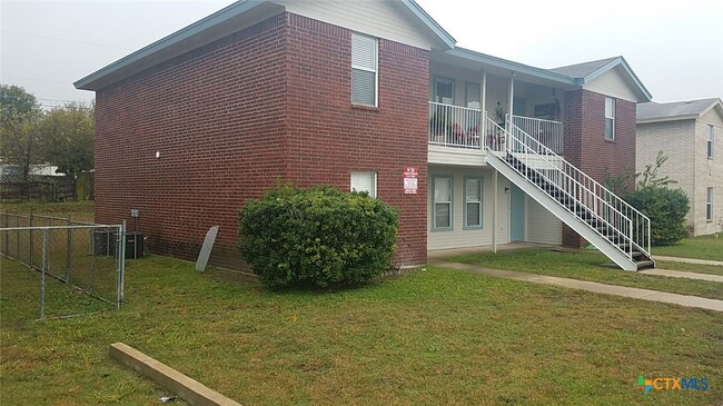 Primary Photo - 1102 Circle M Dr
