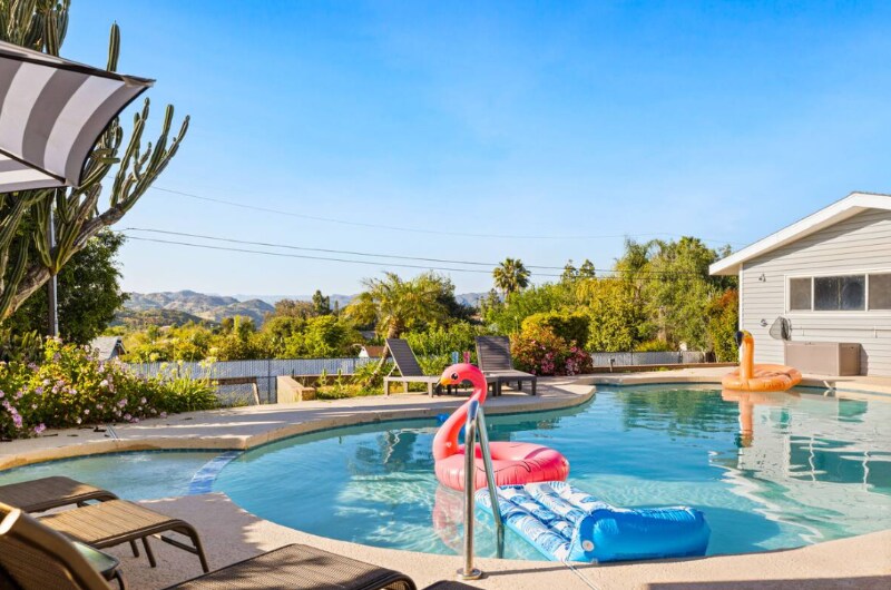 Building Photo - 321 W Kalmia St