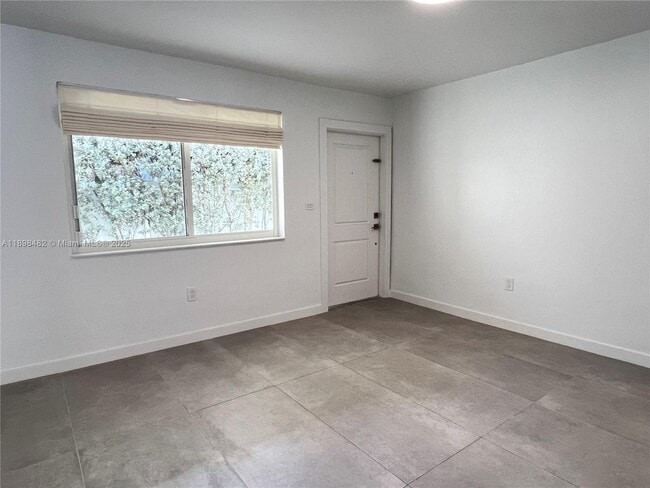 Building Photo - 2827 SW 24th St