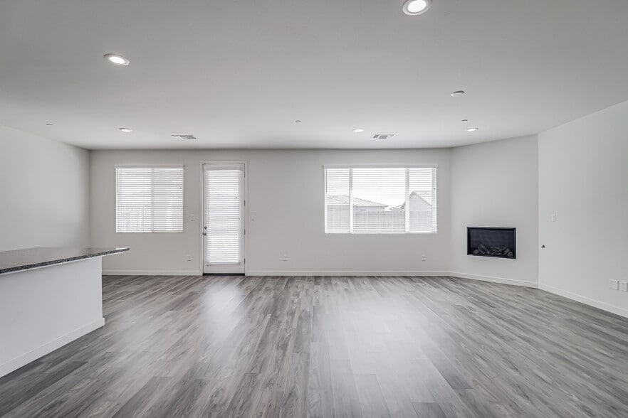 Building Photo - 15017 Maryvale Ave