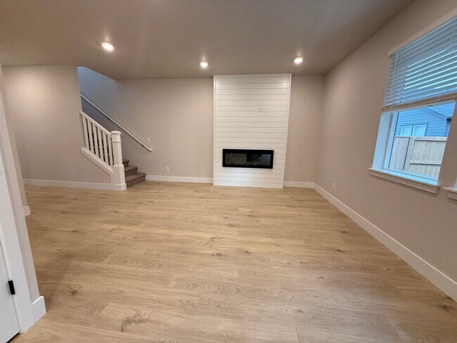 Building Photo - Brand New Stunning 5 Bed/3 Bath Home - Steven's Ranch