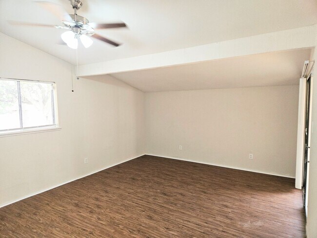 Building Photo - Single Story home In Arlington off Little ...