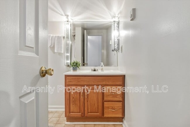 Building Photo - 121 Yorkshire Dr