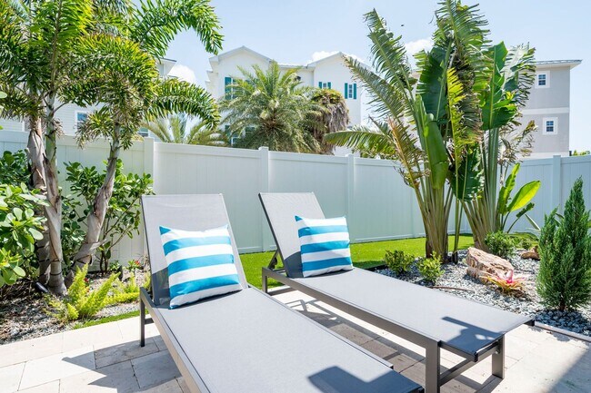 Building Photo - Fully Furnished + Utilities Included Beach...