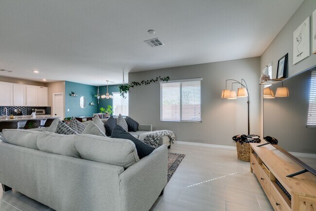 Building Photo - Gated, 4bed + loft with Bedroom and Full bathroom downstairs. Skye Canyon
