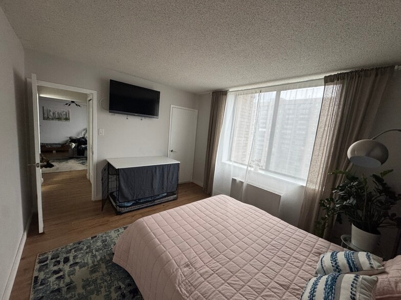 Bedroom - 3705 S George Mason Dr