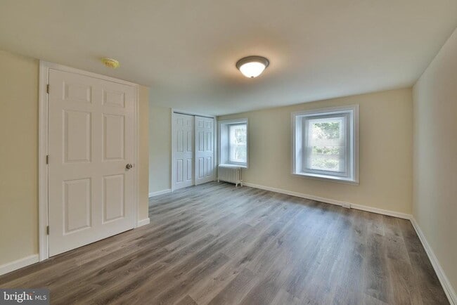 Building Photo - 422 Willow Grove Ave