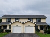Building Photo - State College 3 bedroom duplex available August!