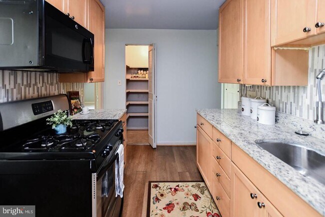 Building Photo - 3319 Huntley Sq Dr