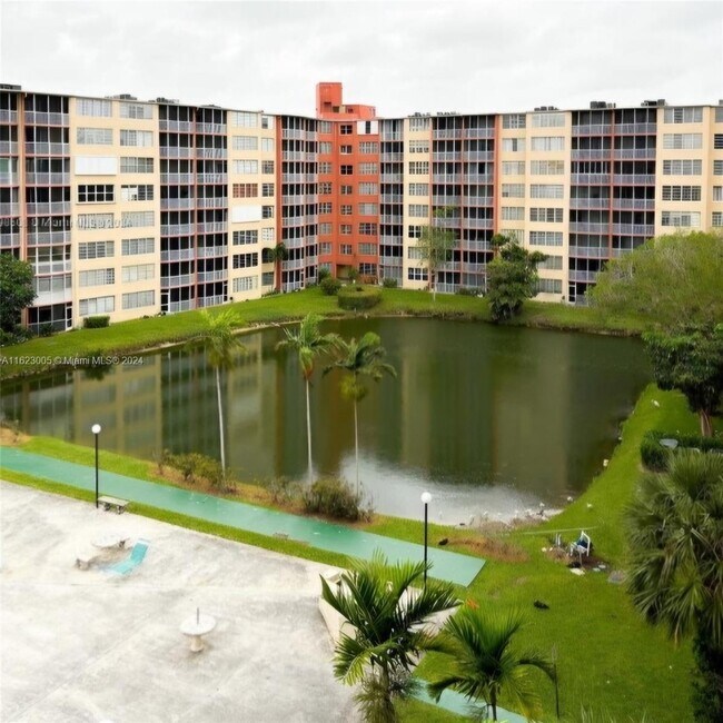 Building Photo - 1780 NE 191st St