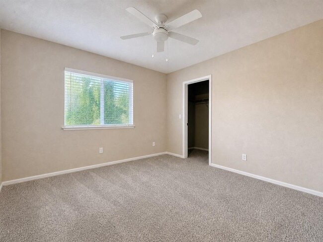 Building Photo - 1105 Green Meadow Dr