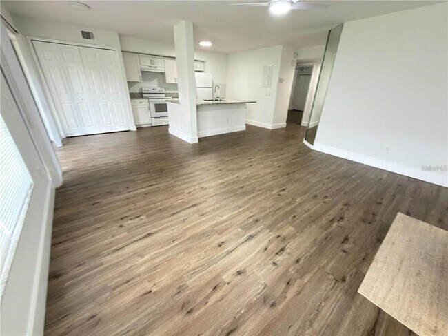 Building Photo - 4702 Sutton Terrace
