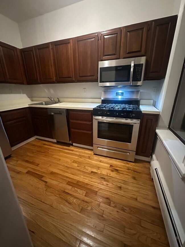 Building Photo - 308 2nd St