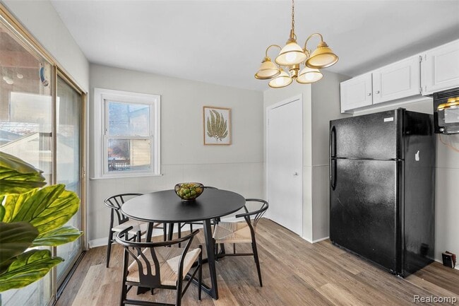 Building Photo - 29061 Balmoral St